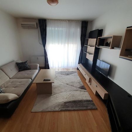 Appartamento Urban Retreat Luxury Hideaway Gran Varadino Esterno foto